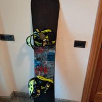 Tavola snowboard Burton con attacchi