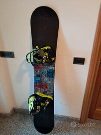 Tavola snowboard Burton con attacchi