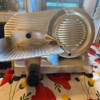 Affettatrice semi-professionale lama 24 cm