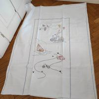 Copripiumino da lettino ricamato a mano