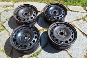 4 Cerchi auto in acciaio usati (R16)