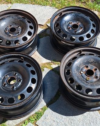 4 Cerchi auto in acciaio usati (R16)