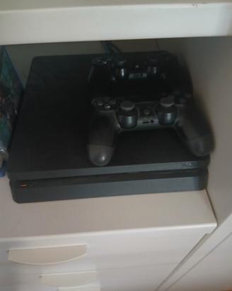 ps4 slim + 2 controller