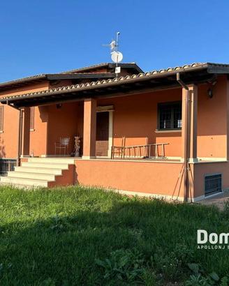 Rustico / Casale di 229 m² con più di 5 locali a M