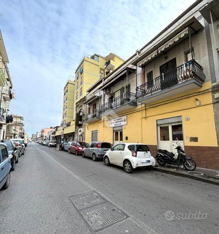 3 LOCALI A NAPOLI