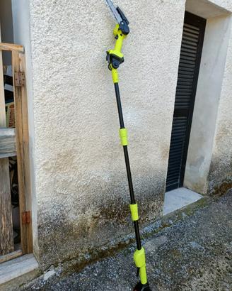 Mini motosega a  batteria  con asta ed accessori