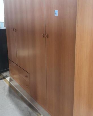 Codice: 270209  ARMADIO 4 ANTE CON CASSETTIERA LAT