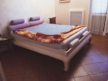 Letto matrimoniale e 2 comodini in legno sbiancato