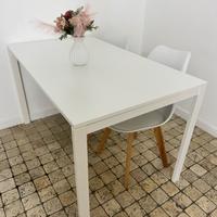 Tavolo con due sedie