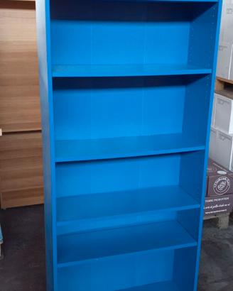 libreria blu con ripiani