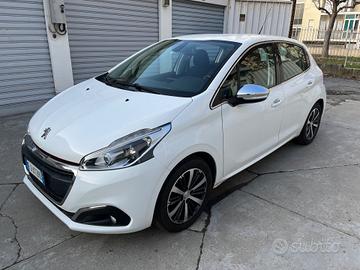 Peugeot 208 PureTech 82 5 porte Allure