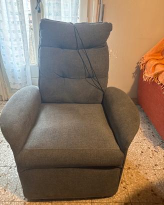 Poltrona con telecomando schenale ribaltabile