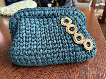 Borsa clutch fatta interamente a mano