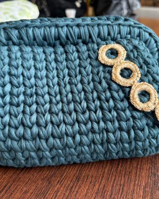 Borsa clutch fatta interamente a mano