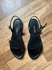 Sandali in vernice prada