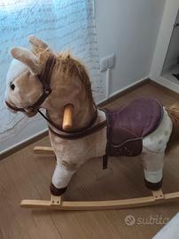 Cavallo a dondolo sonoro 
