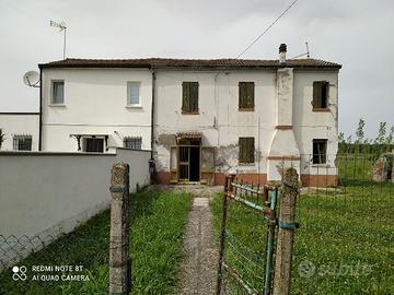 Rustico, casale a Serravalle Riva del Po 850 mq