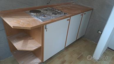 cucina con mobile lavello 