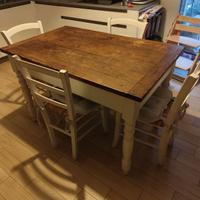 Tavolo da cucina e 4 sedie