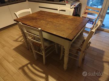 Tavolo da cucina e 4 sedie