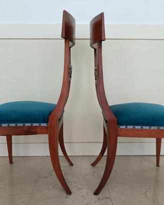 Un paio di elegantissime poltroncine neoclassiche
