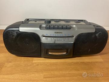 Stereo Aiwa con radio FM/AM e cassette
