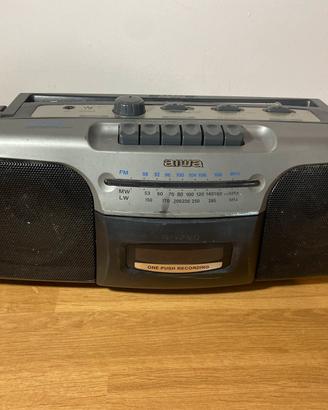 Stereo Aiwa con radio FM/AM e cassette