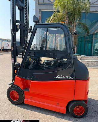 CARRELLO ELEVATORE ELETTRICO LINDE E 30