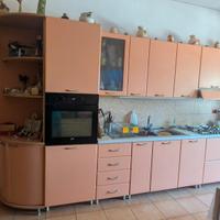 Cucina in legno, mobile angoliera, piano cottura 