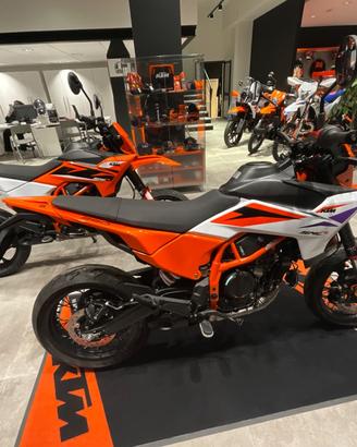 KTM 390 SMC R 2026 PROMO