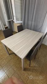 Tavolo con sedie