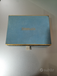 Carte Tiffany vintage e uovo di struzzo inciso