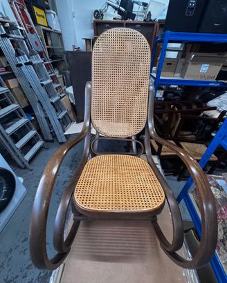 Sedia a dondolo in legno curvato paglia di Vienna