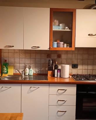 Cucina completa di elettrodomestici Indesit