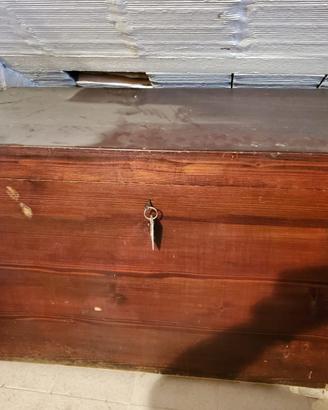 Baule antico in legno