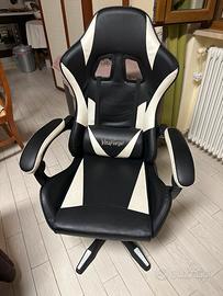 Sedia da gaming VitaForge nera e bianca