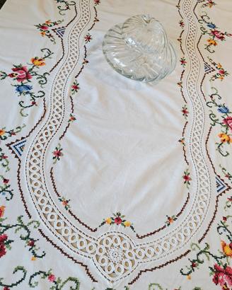 tovaglia rettangolare ricamata a mano