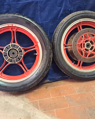 Ruote lega cerchi Moto Guzzi 16" v35 v65 vintage