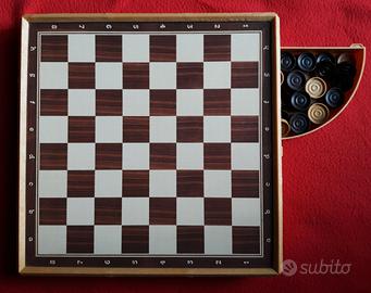 Gioco da tavolo dama e tria.