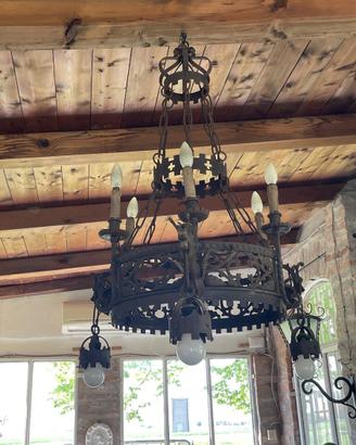 Lampadario in ferro battuto antico