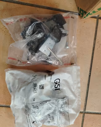 staffaggi a muro per sanitari