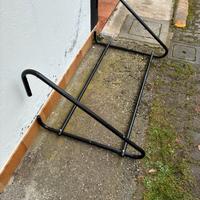 Supporto a parete per pneumatici