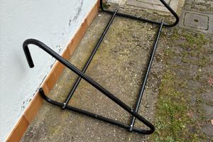 Supporto a parete per pneumatici