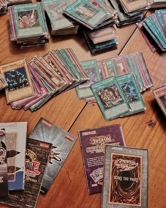 Collezione carte Yugioh - 1200+ 
carte