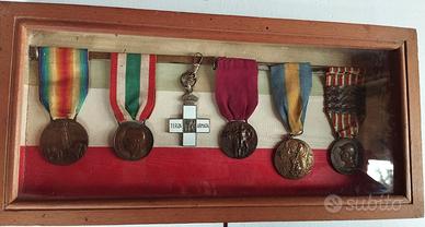 Collezione medaglie militari Italia 15-18 con Teca