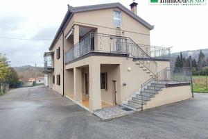 VILLA BIFAMILIARE CON GIARDINO A BARAGIANO IN VIA