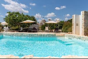 Trullo con piscina privato ad Alberobello