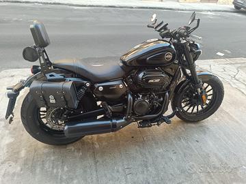 Keeway Benda 302 moto