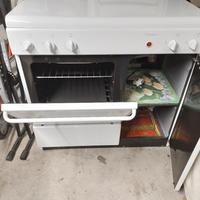Cucina con forno funzionante 