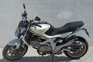Suzuki gladius 